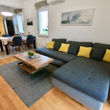 Sunny Apartment By The Beach Kaštel Štafilić Esterno foto