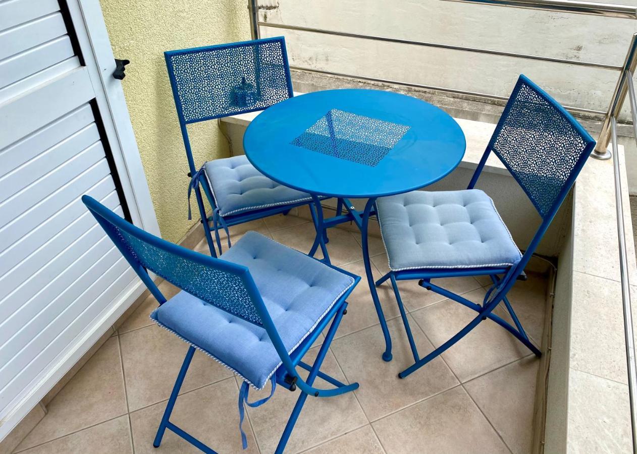 Sunny Apartment By The Beach Kaštel Štafilić Esterno foto