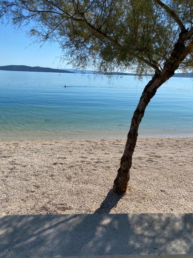 Sunny Apartment By The Beach Kaštel Štafilić Esterno foto