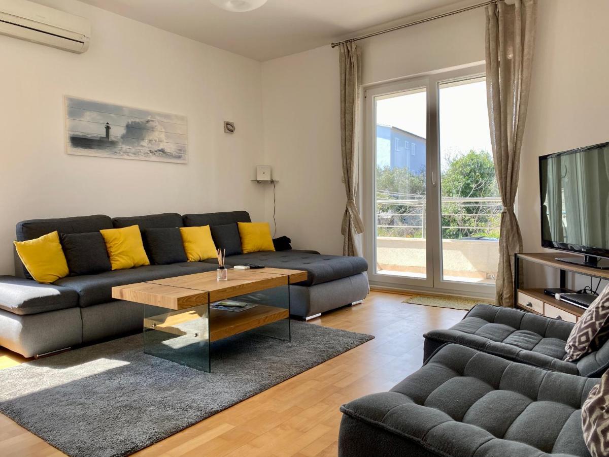 Sunny Apartment By The Beach Kaštel Štafilić Esterno foto