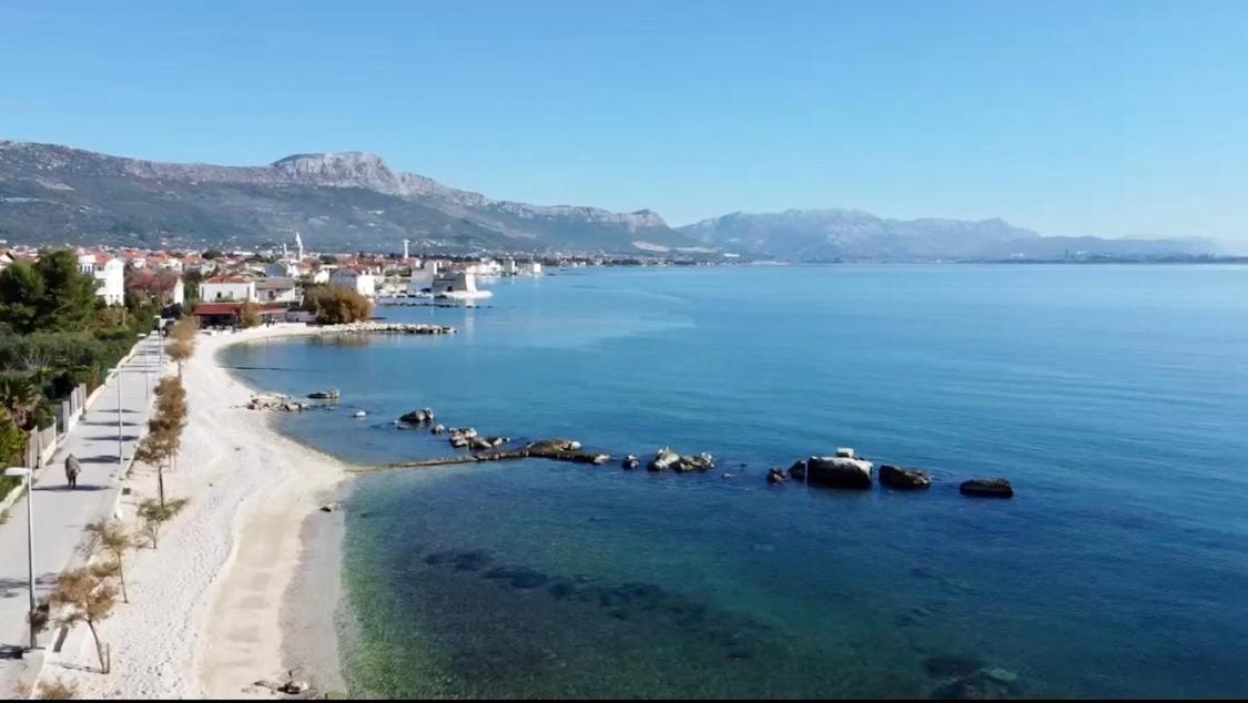 Sunny Apartment By The Beach Kaštel Štafilić Esterno foto