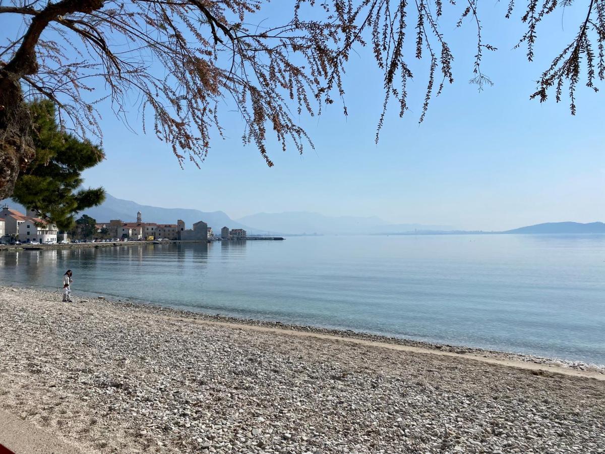 Sunny Apartment By The Beach Kaštel Štafilić Esterno foto
