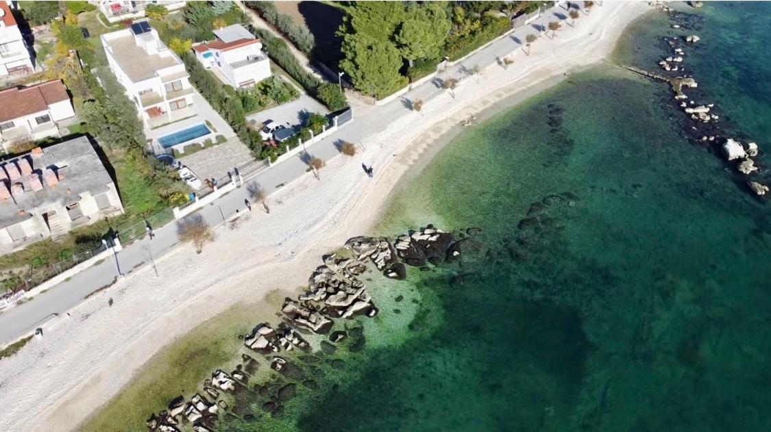 Sunny Apartment By The Beach Kaštel Štafilić Esterno foto