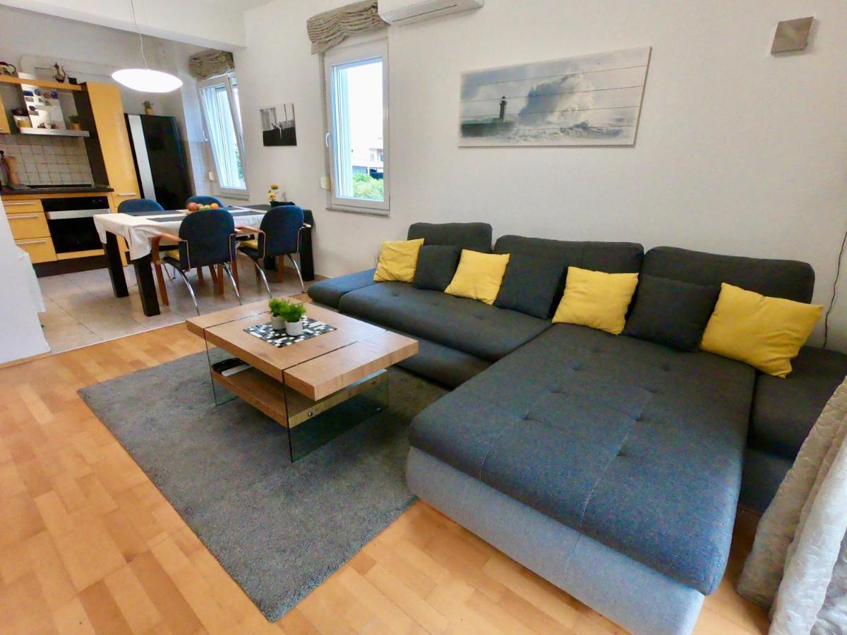 Sunny Apartment By The Beach Kaštel Štafilić Esterno foto