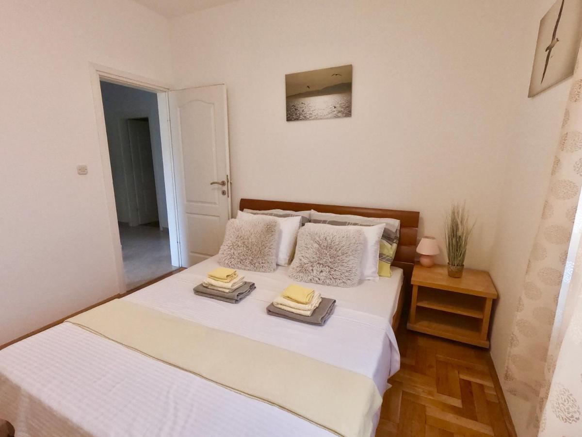 Sunny Apartment By The Beach Kaštel Štafilić Esterno foto