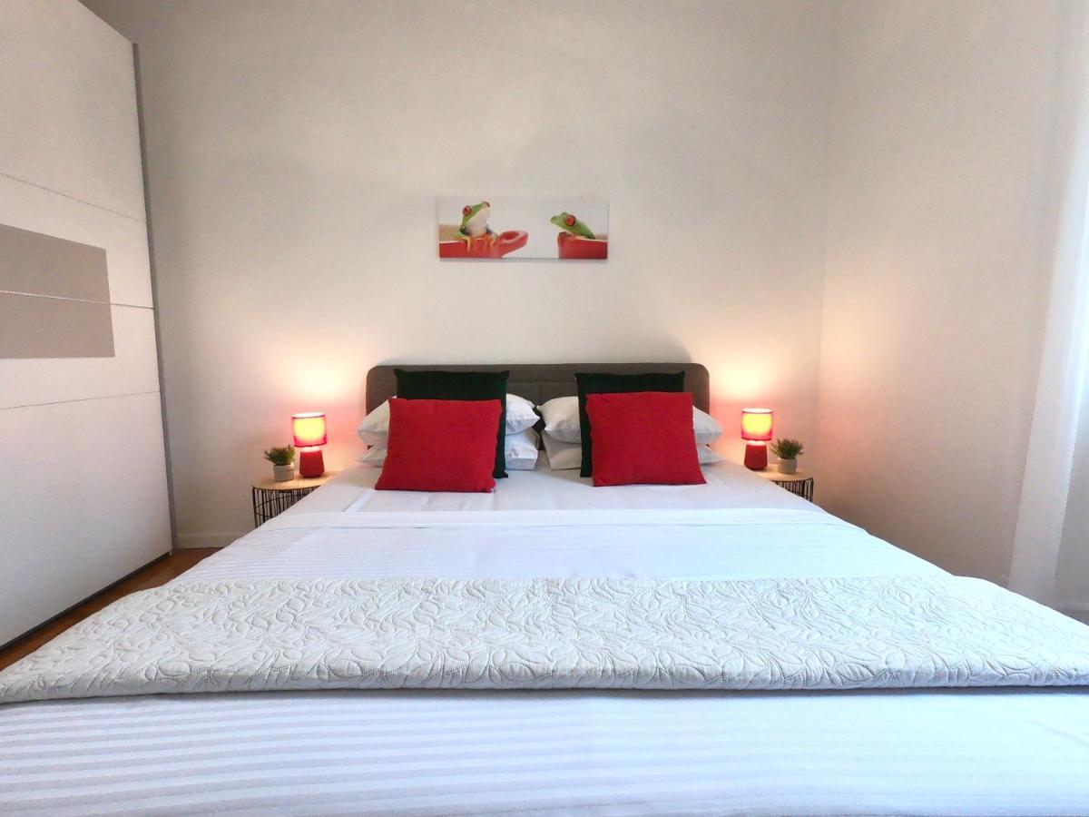 Sunny Apartment By The Beach Kaštel Štafilić Esterno foto