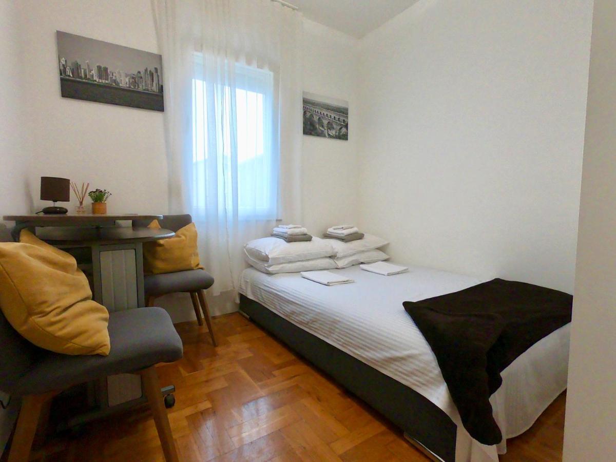 Sunny Apartment By The Beach Kaštel Štafilić Esterno foto