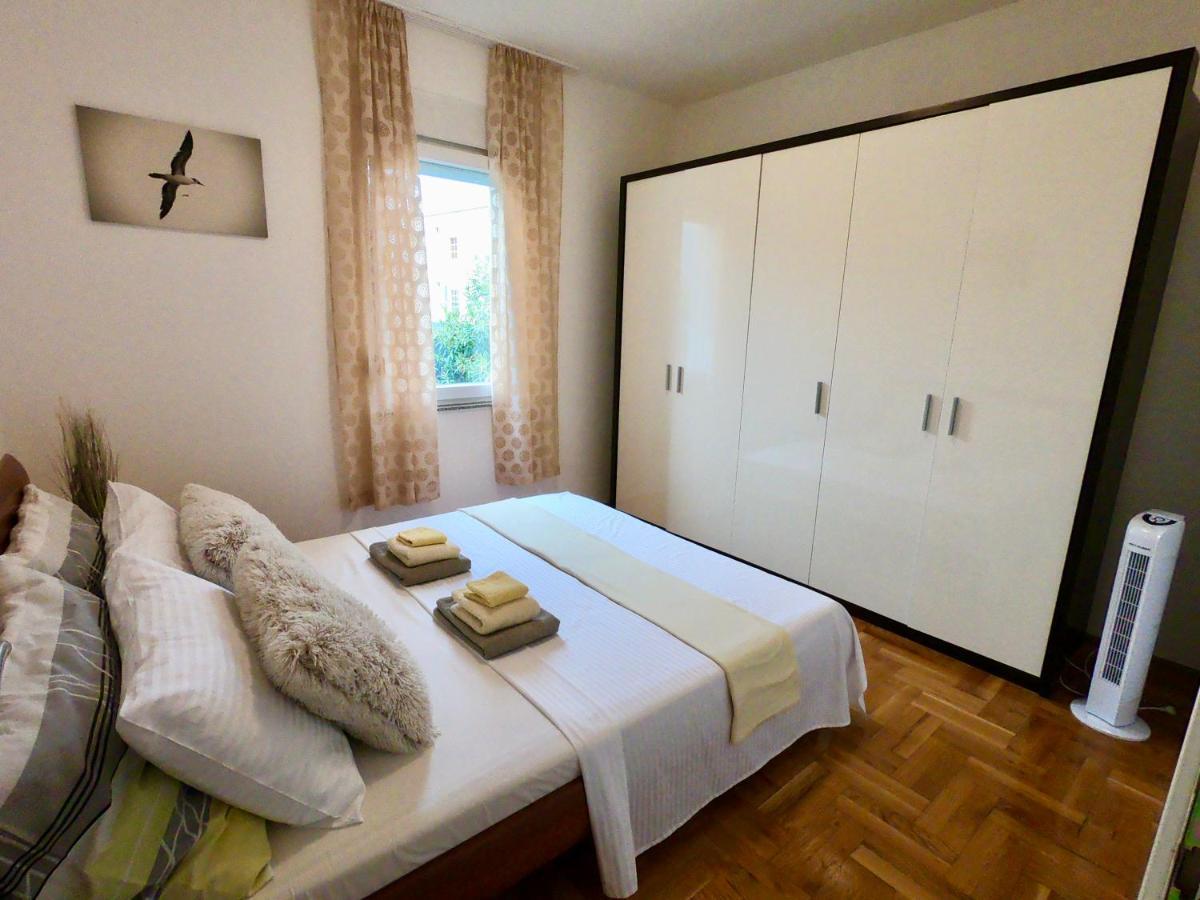 Sunny Apartment By The Beach Kaštel Štafilić Esterno foto