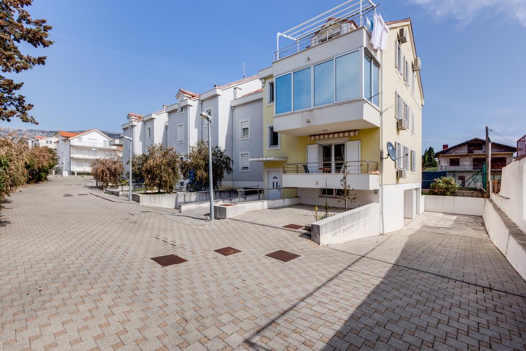 Sunny Apartment By The Beach Kaštel Štafilić Esterno foto